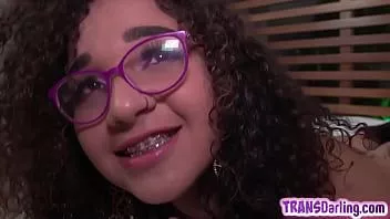 Afspelen Dikke latina trans babe trekt lul af in erotische solo sessie