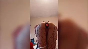 play Femboy titreşimli buttplug ve boşalan sürmek (chadkroegerappreciator)