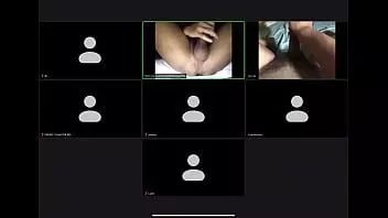 Reproduzir Estrelas de câmeras ao vivo se masturbam durante a sessão de zoom. vê-los tirar a roupa e mostrar a bunda para gozar em segundos