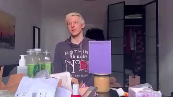 Reproduzir Sissy está sempre com fome de pau cru