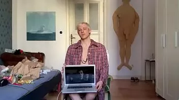 play Sissy is altijd hongerig naar rauwe lul