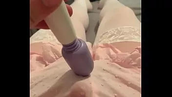 Reproduzir Sissy usa roupas de madrasta e seu vibrador