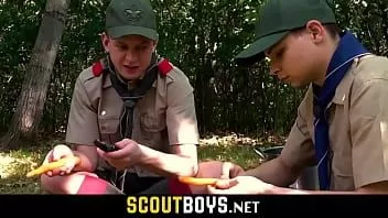 再生 キャンプテントでの2人のホットイケメンボーイスカウトアナルセックス-scoutboys.net