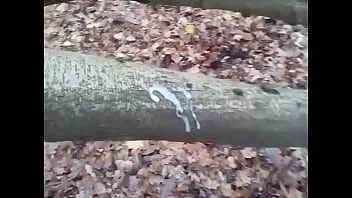 play Woods se masturba si cum doar in picioare