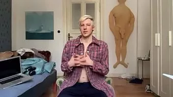 Redare Sissy este mereu înfometată de penis crud