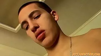 play Il ragazzo affamato di cazzo Welsey Kincaid si è nutrito di sperma dopo un pompino caldo