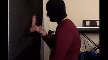 play Big Dick Jackson trece cu capul prin gh apoi vine și îmi trage o sarcină pulsatorie în gură