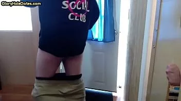 Redare Gloryhole gay fute stud în gaura anală în doggystyle