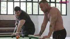 Reproduzir Amigos heterossexuais Caleb Roca e Magic Javi Cum enquanto brincam com seus grandes paus incircuncisos