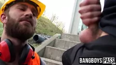 Play Bearded Twink Gives Intense Blowjob for Cash Outdoors