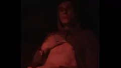 play Twink vestido com meias chupa o pau do cara hetero em público