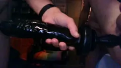 play Gay amador a três com ação dupla de vibrador