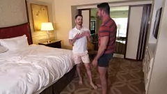 Играть Muscular Daddies Ник Милани и Билли Санторо в дикой анальной встрече