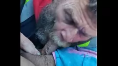 চালান একটি পাবলিক গে অপেশাদার blowjob মধ্যে তার কাটা মোরগ এর অপ্রতিরোধ্য ঘ্রাণ, smegma এবং কাঁচা আবেগ ভরা