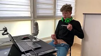 Oynat Genç flama üzerinde twitch mastürbasyon kapalı sonra stream /büyük çük / canavar yarak