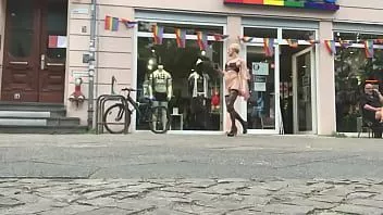 play Sissy este mereu înfometată de penis crud
